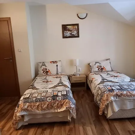 Guest Vendégház *