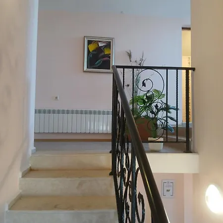 Guest Къща за гости